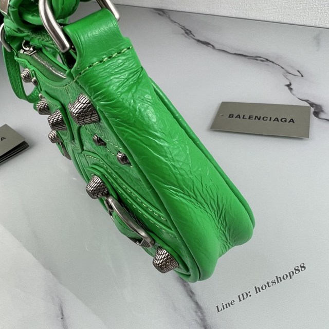 Balenciaga專櫃爆款Le Cagole單肩斜挎包機車包 巴黎世家迷你爆裂紋綠色銀扣半月牙腋下包 fyj1177